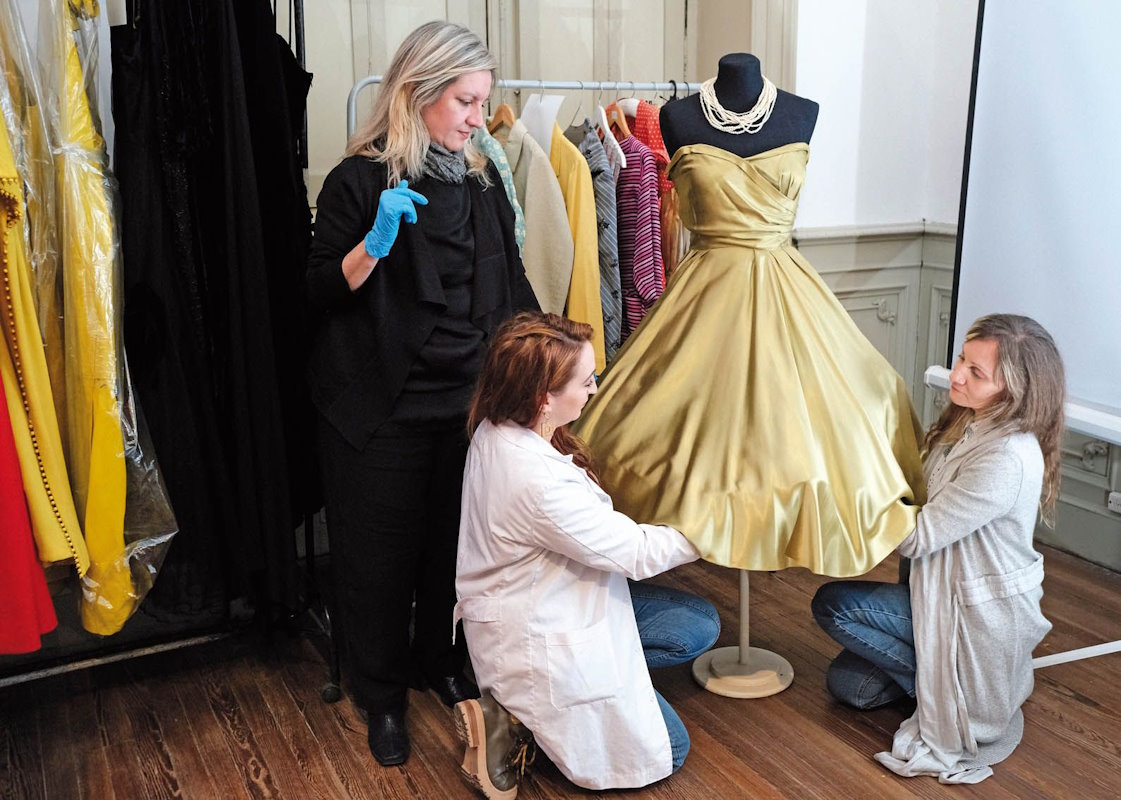 DIPLOMA OF FASHION DESIGN